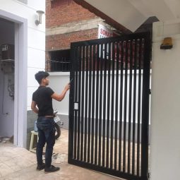 Sơn cửa sắt nhà anh Tráng – Định Công Thượng